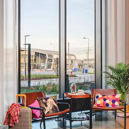 Moxy Airport Hotel