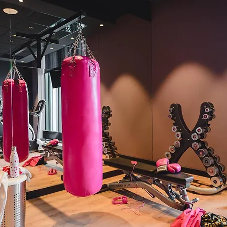Moxy Airport Hotel 3*