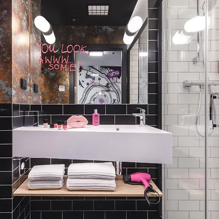 Moxy Airport Hotel 3*