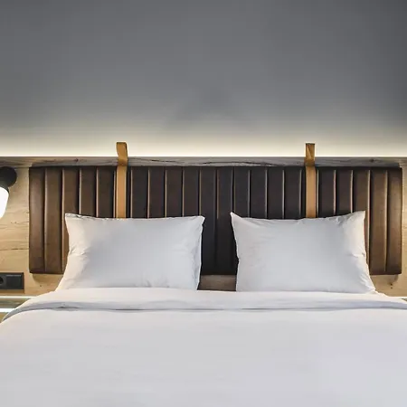 Moxy Airport Hotel 3*