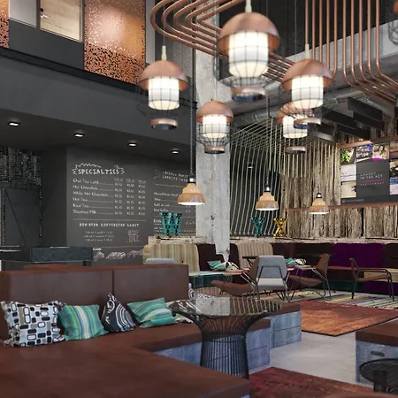 Hotel Moxy Airport 3*