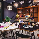 Moxy Airport