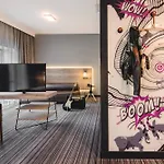 Moxy Airport 3*