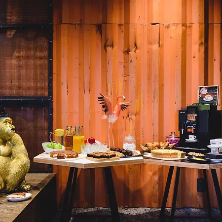 ホテル Moxy Airport ポズナン