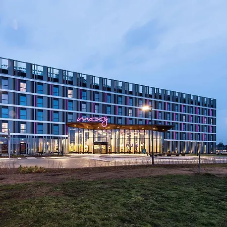 Moxy Airport 3*