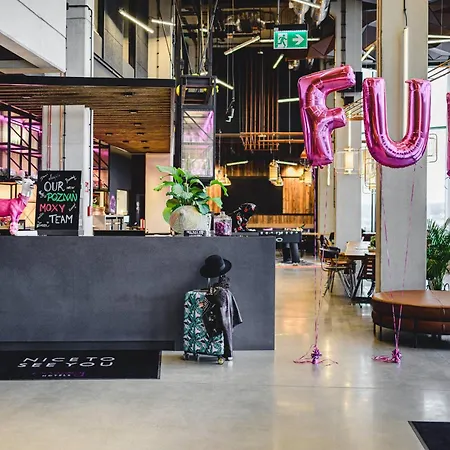 Moxy Airport מלון