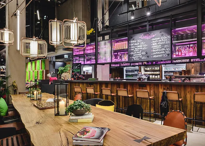 Moxy Airport 酒店 3*