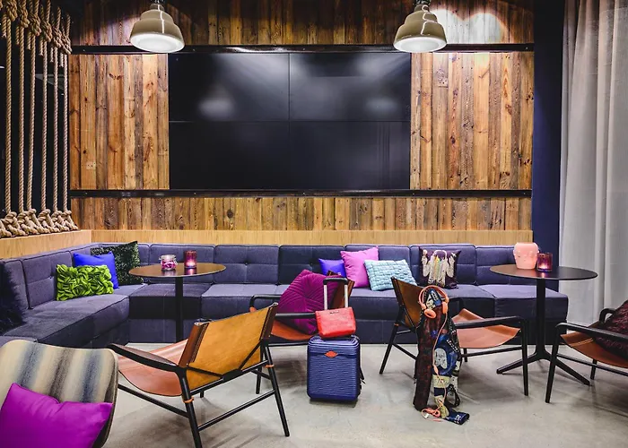 Moxy Airport Hotel 3*