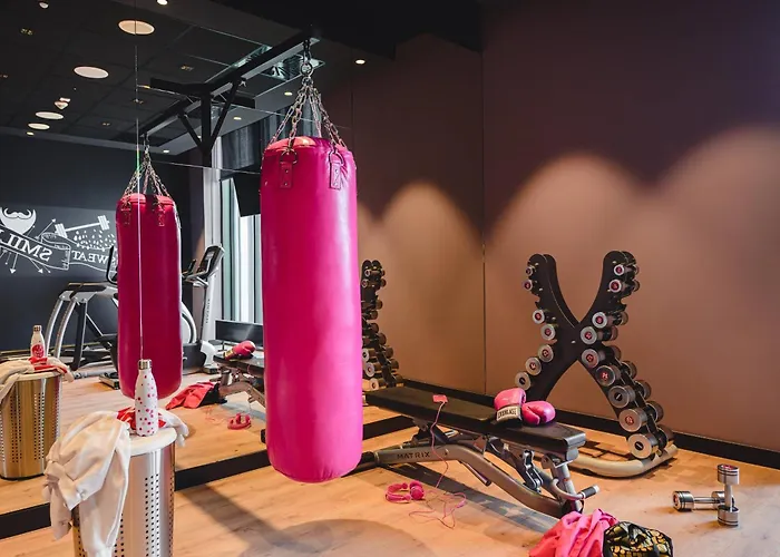 Moxy Airport Szálloda 3*