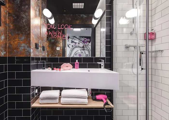 Moxy Airport Hotel 3*