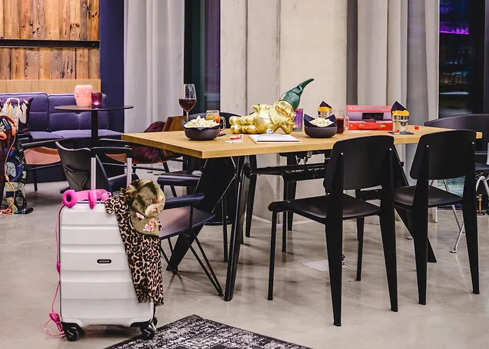 Hotel Moxy Airport 3*