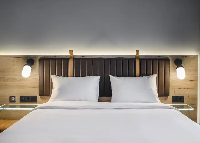 Moxy Airport Hotel 3*