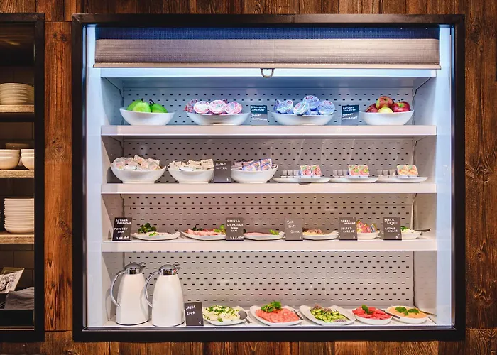 Hotel Moxy Airport 3*