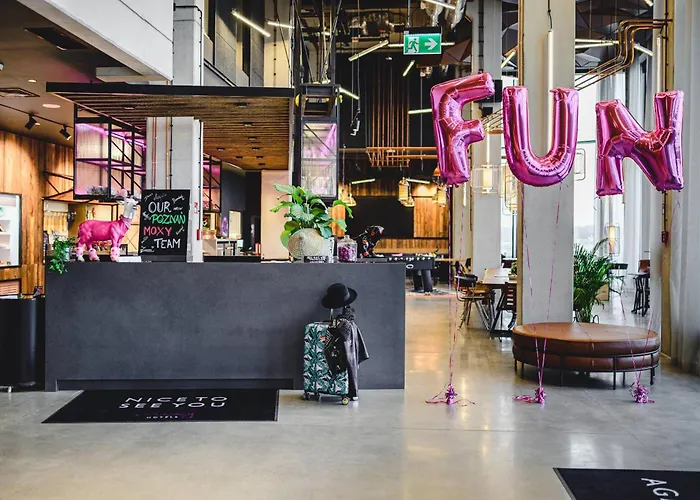 Moxy Airport Szálloda