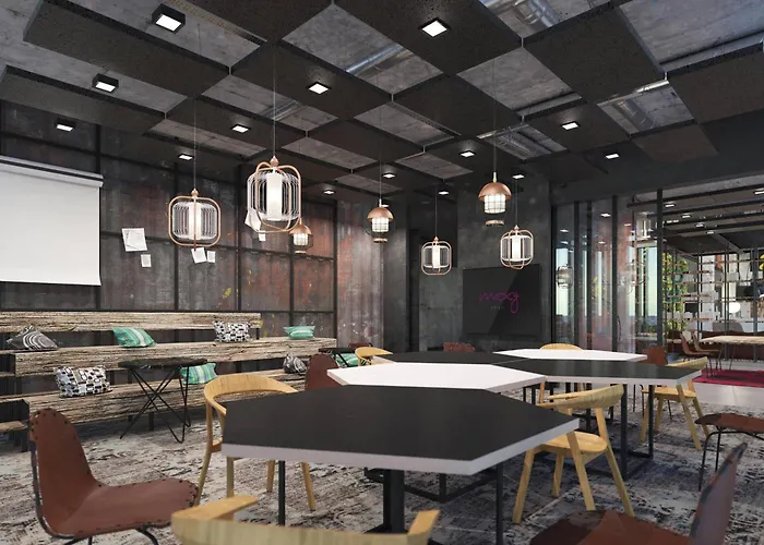 Hotel Moxy Airport 3*